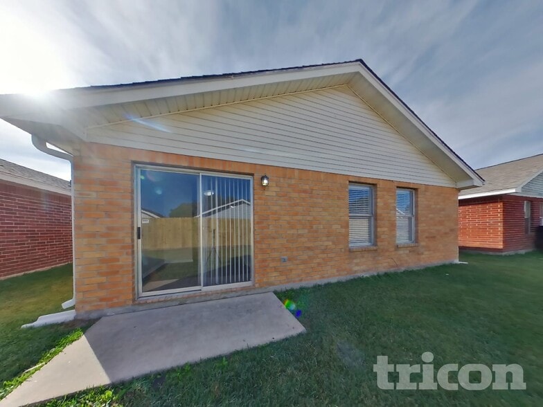 Building Photo - 3134 Boynton Dr