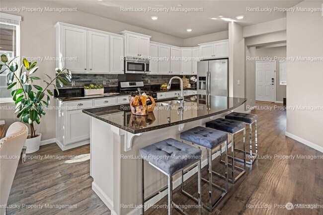 Building Photo - Stunning Like-New Home in Arbor Mist – Pri...
