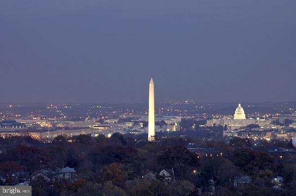 Building Photo - 888 N Quincy St