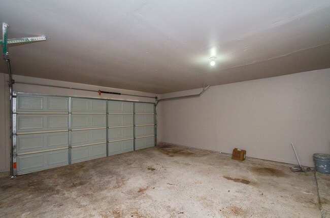 Building Photo - Beautiful spacious home available for rent !
