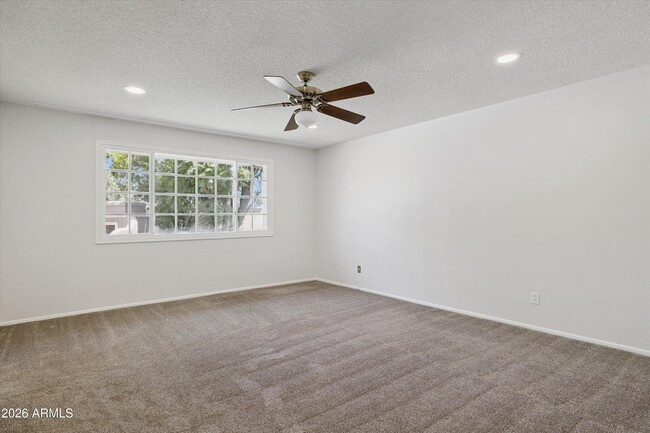 Building Photo - 3526 E Sahuaro Dr