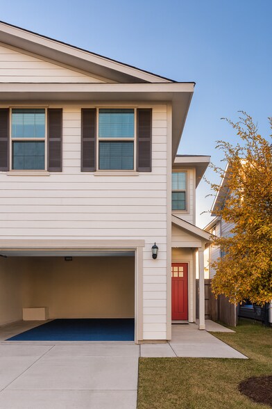 Garage - 13810 Enzo Gate