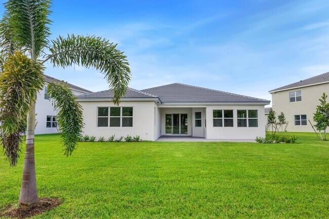 Building Photo - 15144 Wildwood Cir