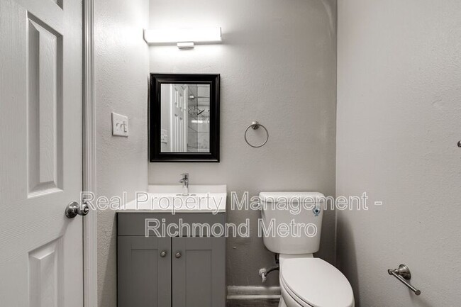 Building Photo - 37 Labrook Dr