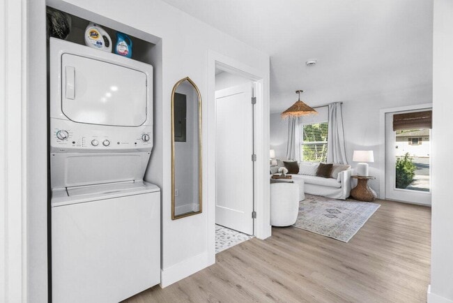 Building Photo - 512 49th St