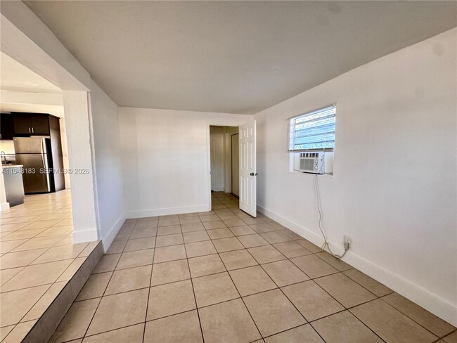 Building Photo - 4851 SW 44th Ave