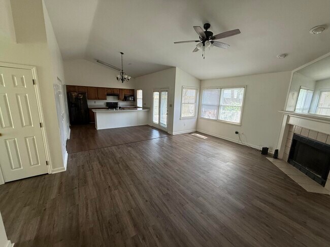 Building Photo - 390 Retrac Rd