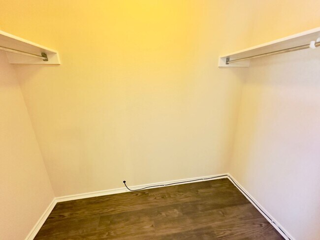 Building Photo - Spacious 4-Bedroom Home in Westwood – Lean...