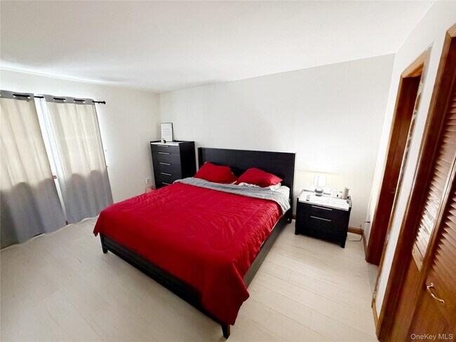 Building Photo - 276 Temple Hill Rd