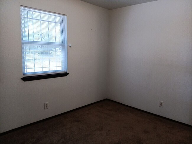 Building Photo - 2313 Raymac Rd SW