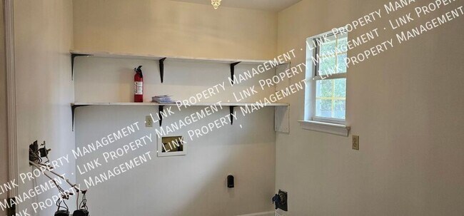 Building Photo - 9328 Berkshire Cir