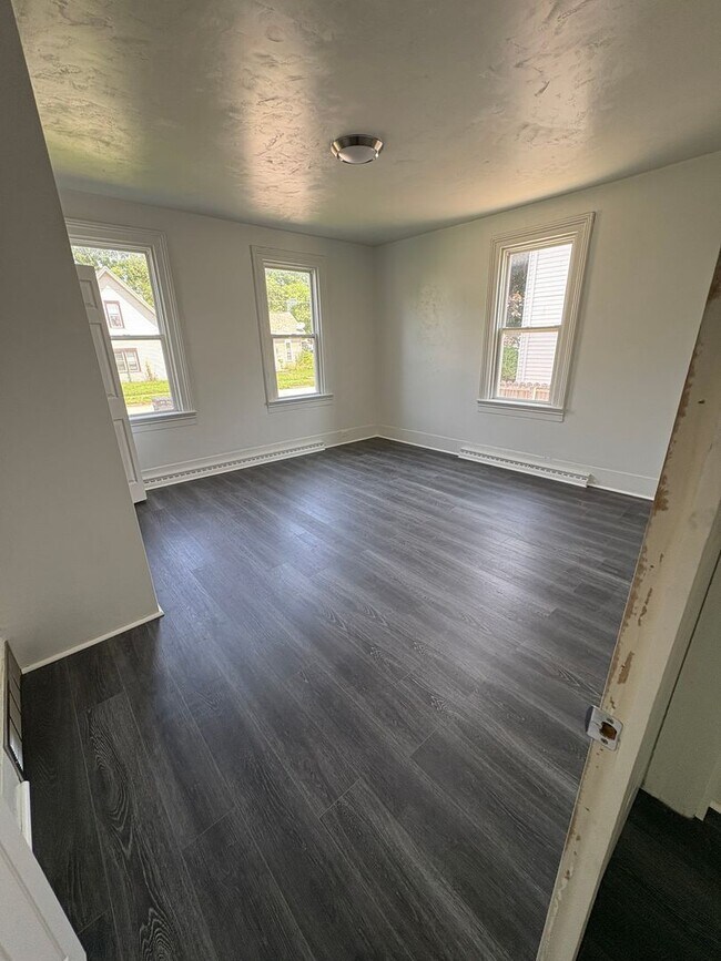 Building Photo - 743 Woodland Ave