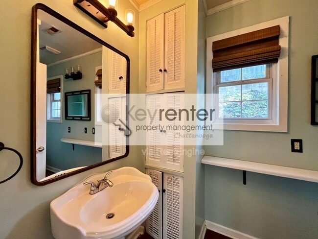 Building Photo - 904 Boylston St