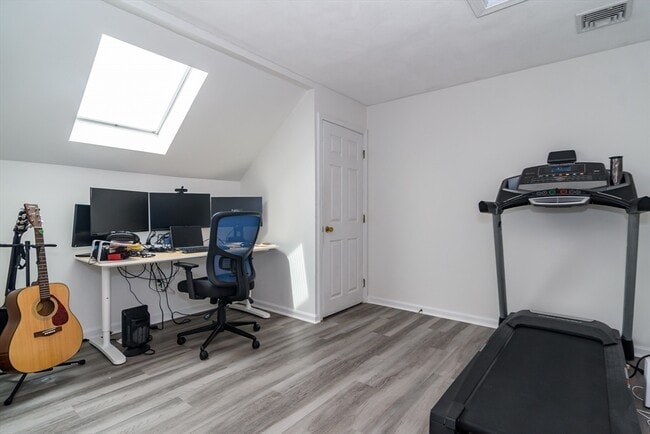 Building Photo - 24 Homeward Ln