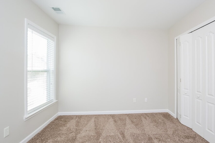 Building Photo - 3302 Southerland Ct