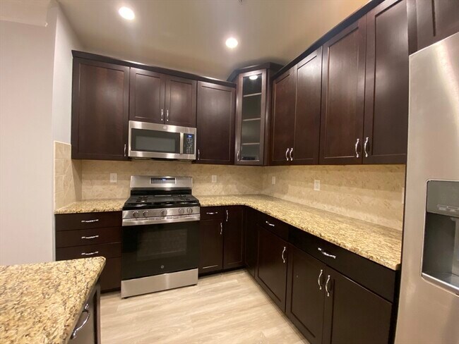 Building Photo - 107 Corning Fairbanks Way