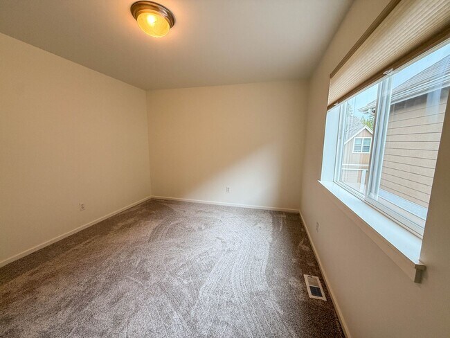 Building Photo - 4Bd/2.75Ba Issaquah House
