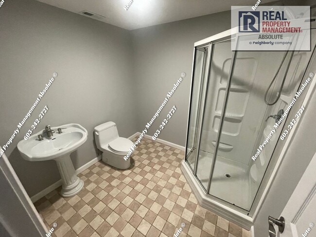 Building Photo - Beautiful 4 Bedroom Condo