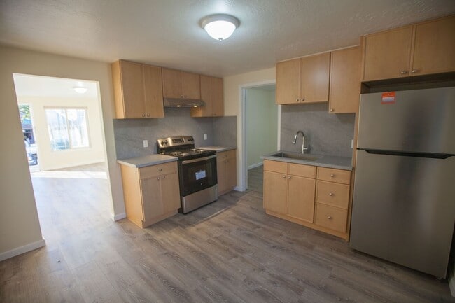 Building Photo - 165-167 Miriam St