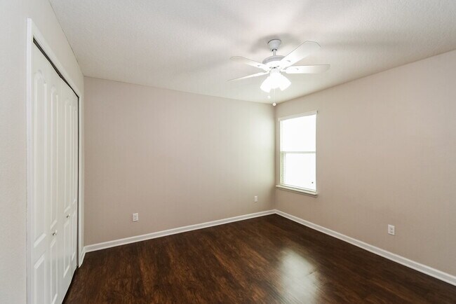 Building Photo - 623 Drysdale Dr