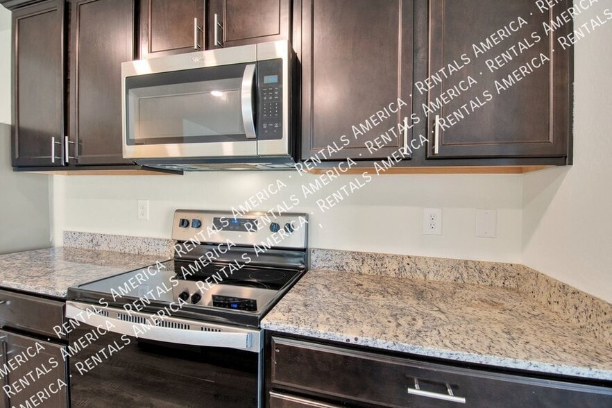 Building Photo - 1560 E Demain Dr