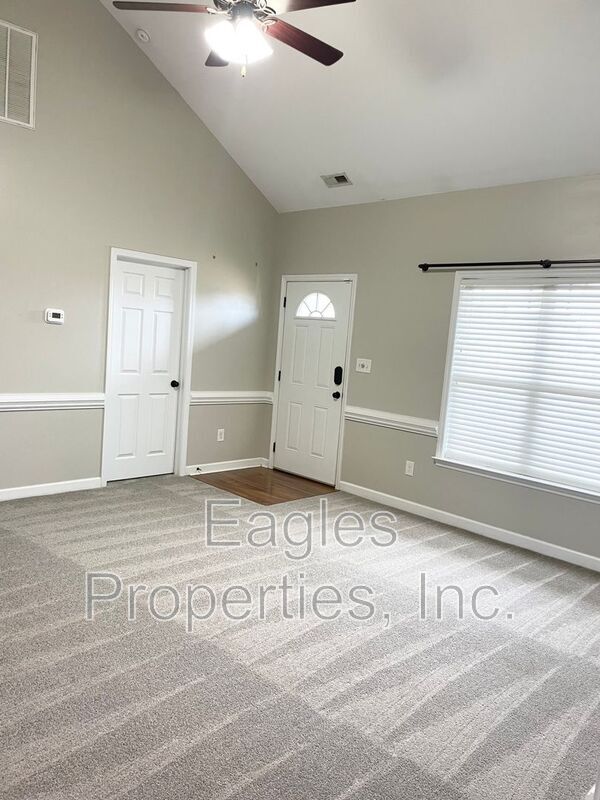 Building Photo - 117 Kenison Way