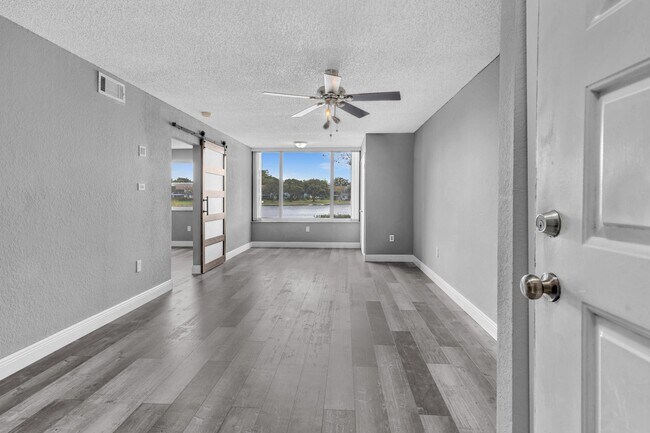 Building Photo - 2820 N Oakland Forest Dr
