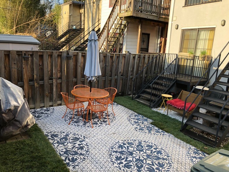 Shared Backyard - 519 16th St SE