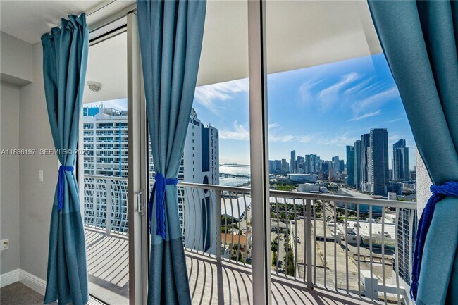 Building Photo - 1750 N Bayshore Dr