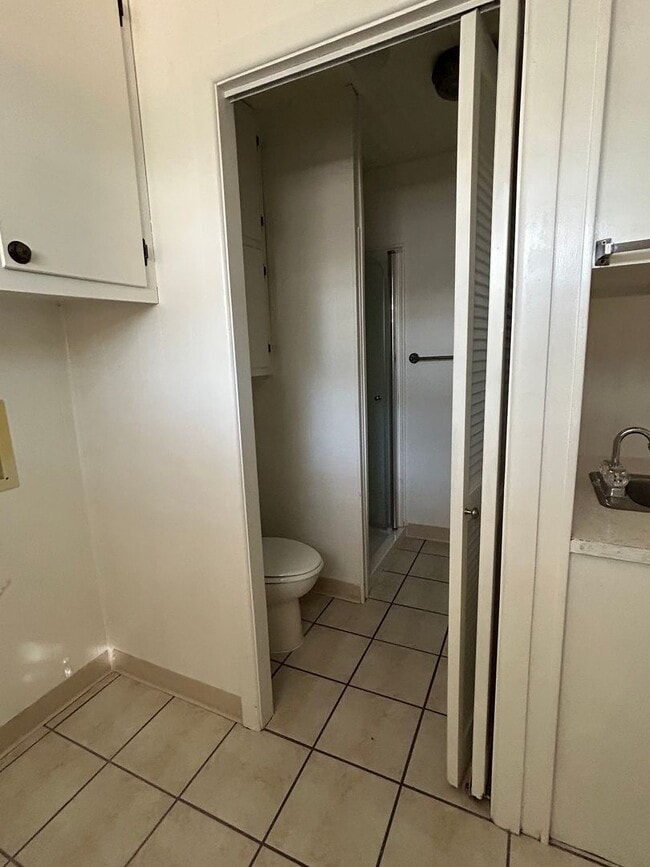 Building Photo - Charming Family Home Near John Ireland Ele...