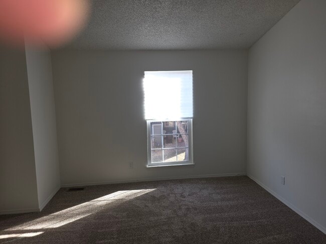 Building Photo - 3330 Queen Anne Way