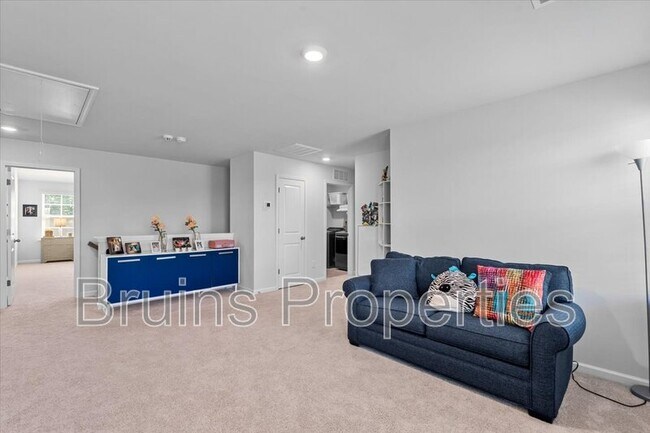 Building Photo - 349 Willowbrooke Way