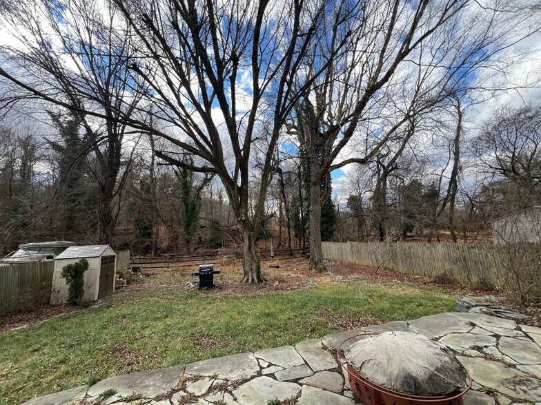 Building Photo - 140 Cree Dr