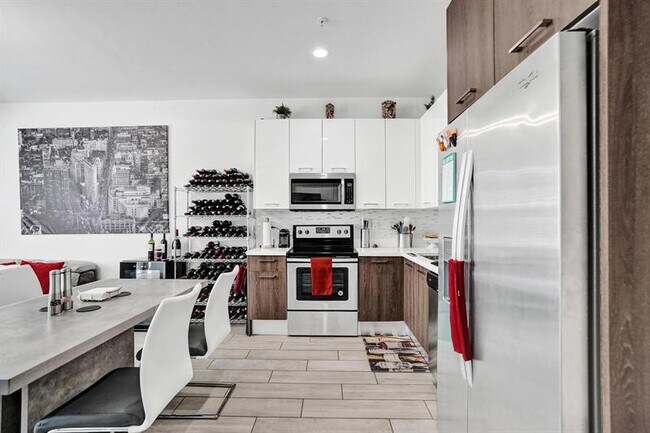 Building Photo - 480 NE 35th Ct