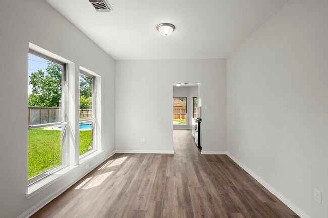 Building Photo - 16518 Elmwood Point Ln
