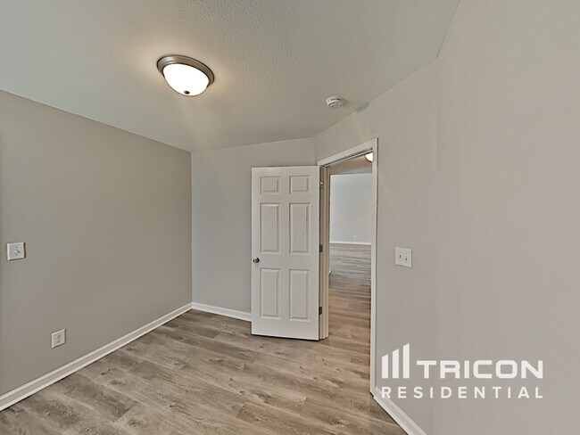 Building Photo - 586 Cameo Ct
