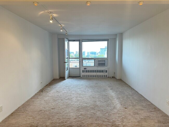 Building Photo - 71 Strawberry Hill Ave