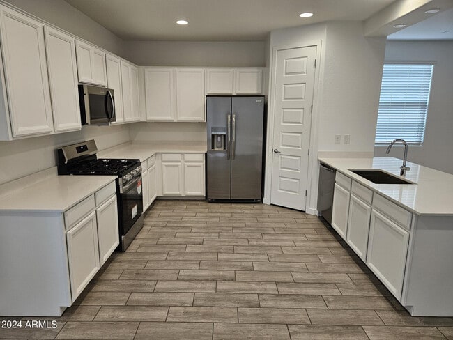 Building Photo - 4150 E Sagebrush St