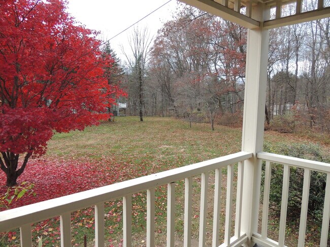 Building Photo - 12 Cardinal Ln