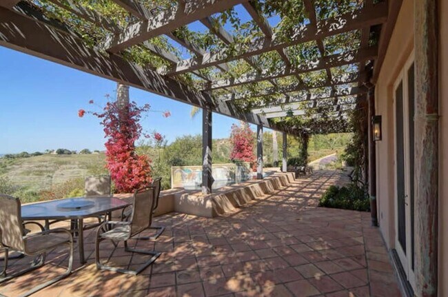 Building Photo - 3756 Foothill Rd