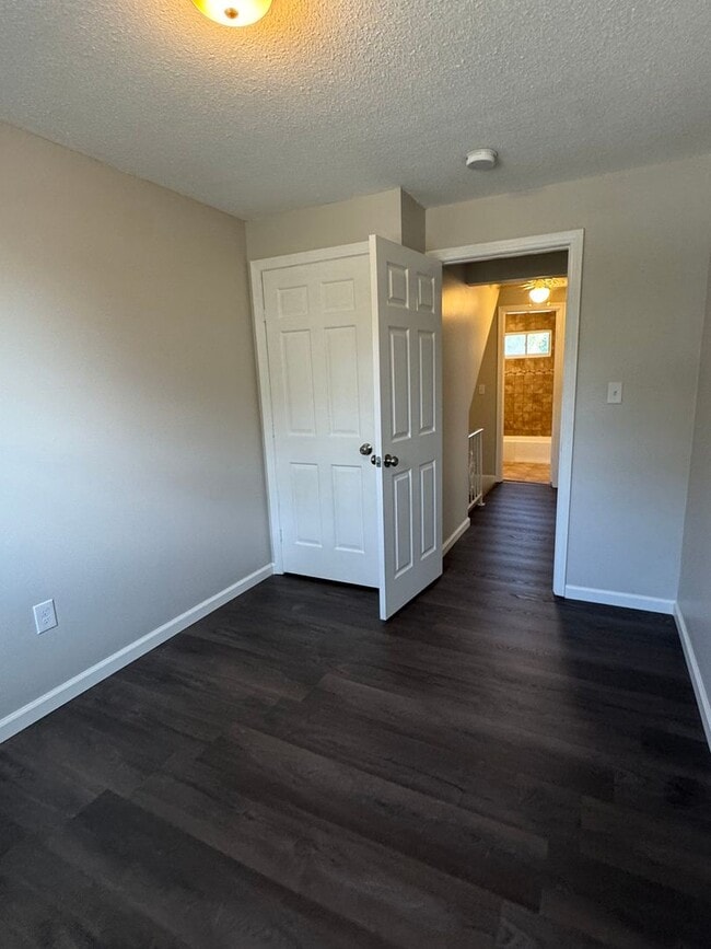 Building Photo - 3 bedroom townhouse Lawrence, MA
