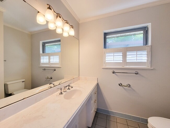 Building Photo - Charming Willowbrook Three-Bedroom Home!