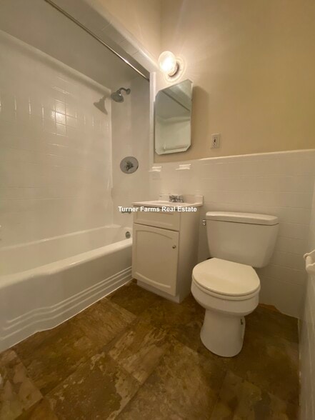 Building Photo - 395A Harvard St