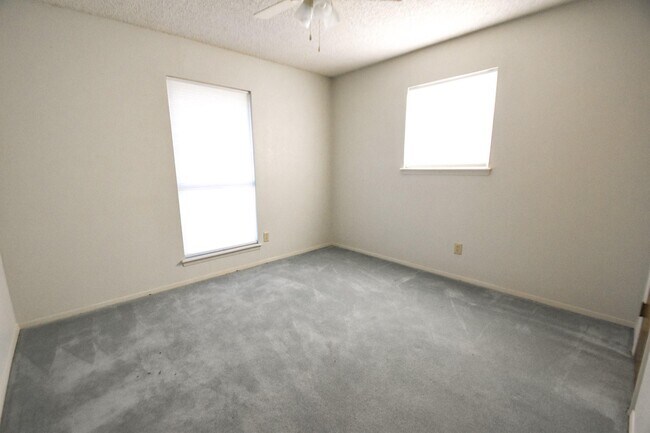 Building Photo - 522 Moonlight Trl