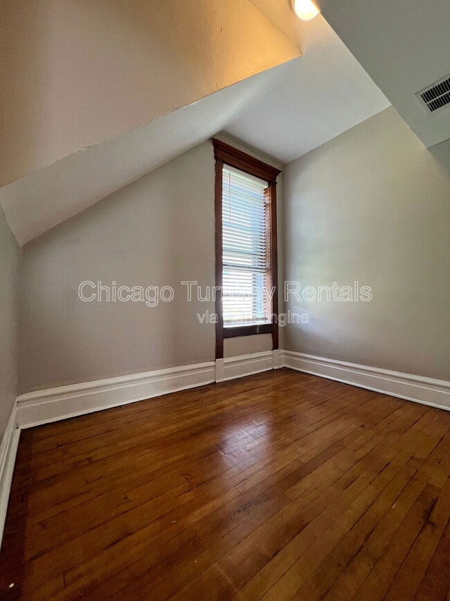 Building Photo - 2320 W 23rd St