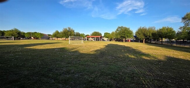 Building Photo - 204 Quail Hollow Dr