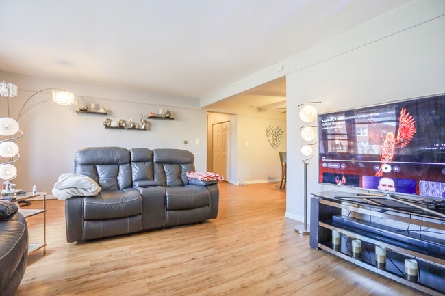 Building Photo - 9020 Lamon Ave