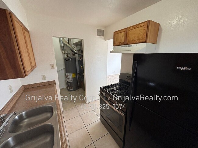 Building Photo - 2814 S Coconino Vista