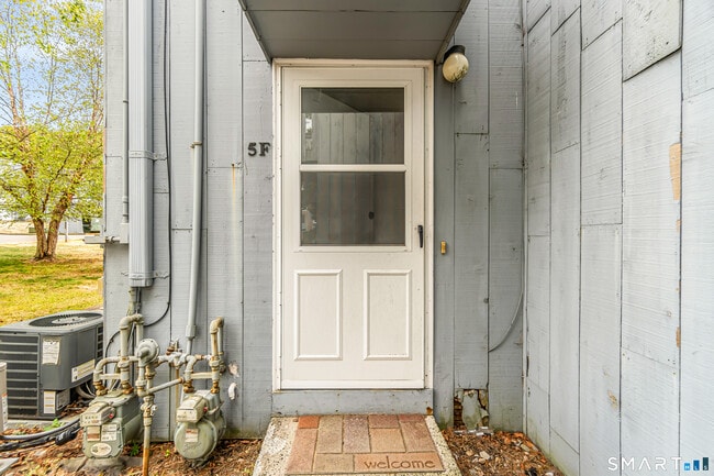 Building Photo - 5 Birch Ln