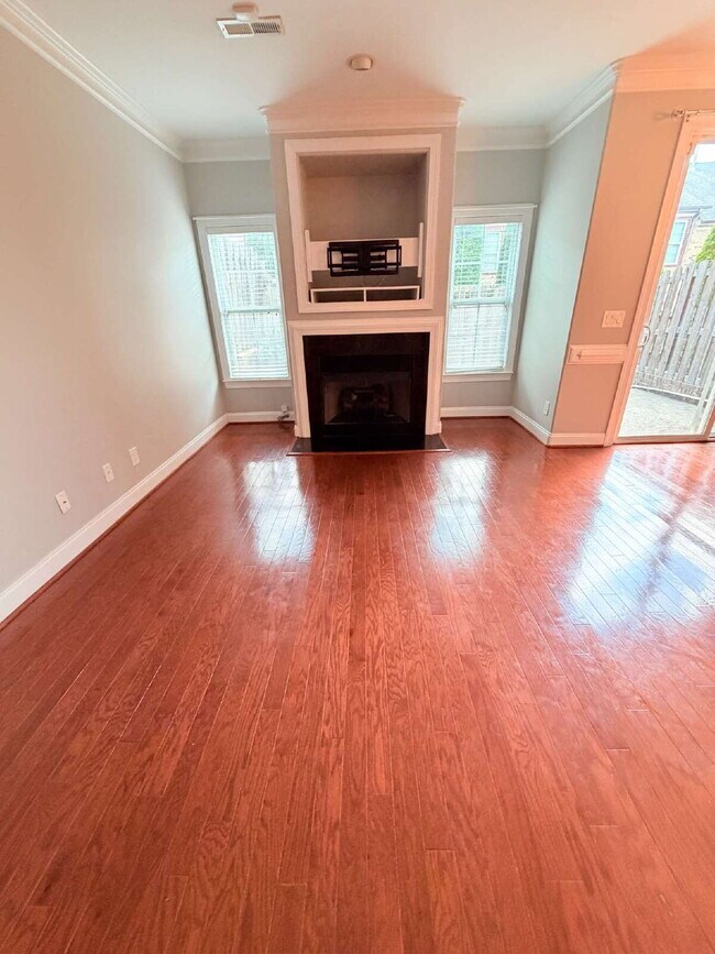 Building Photo - "Stylish 3-Bedroom Townhouse Featuring Granite Countertops & Cozy Fireplace in Winston-Salem"
